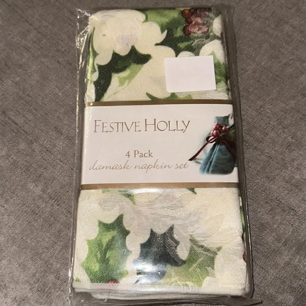 Festive Holly 4 Pack Damask Napkins Set!